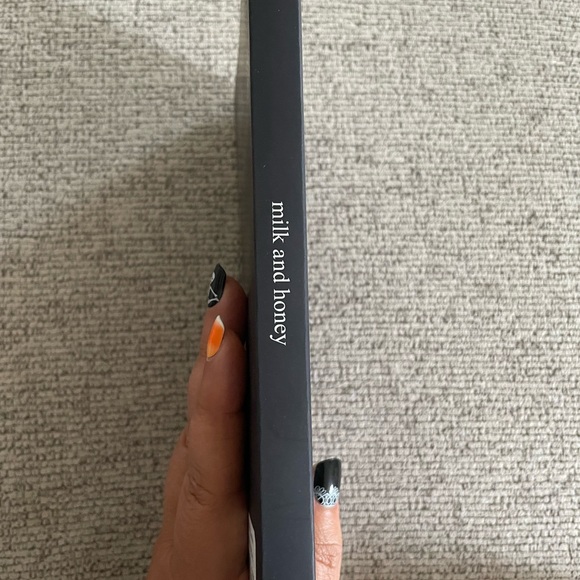 Milk and Honey by Rupi Kaur Paperback Book EUC - Picture 3 of 3